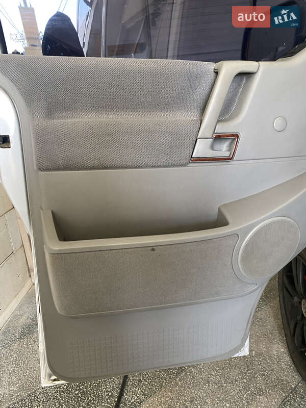 Минивэн Volkswagen Transporter 2001 в Косове
