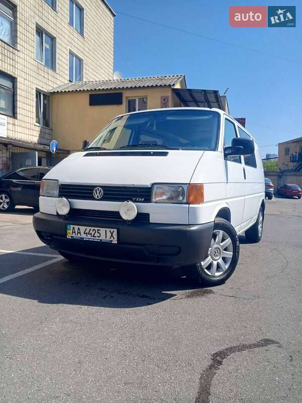 Вантажопасажирський фургон Volkswagen Transporter 2001 в Києві