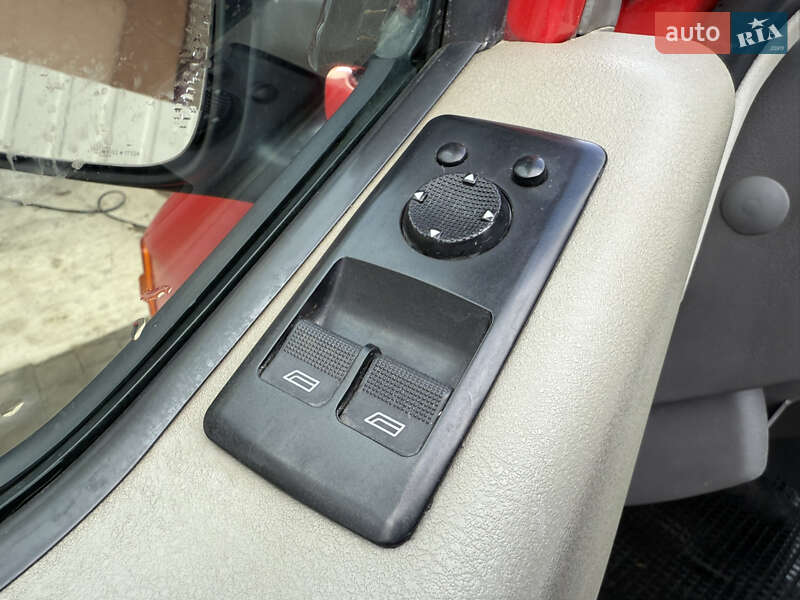 Мінівен Volkswagen Transporter 2003 в Делятині