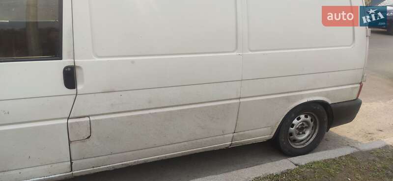 Вантажний фургон Volkswagen Transporter 2003 в Чернігові