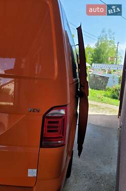 Минивэн Volkswagen Transporter 2017 в 