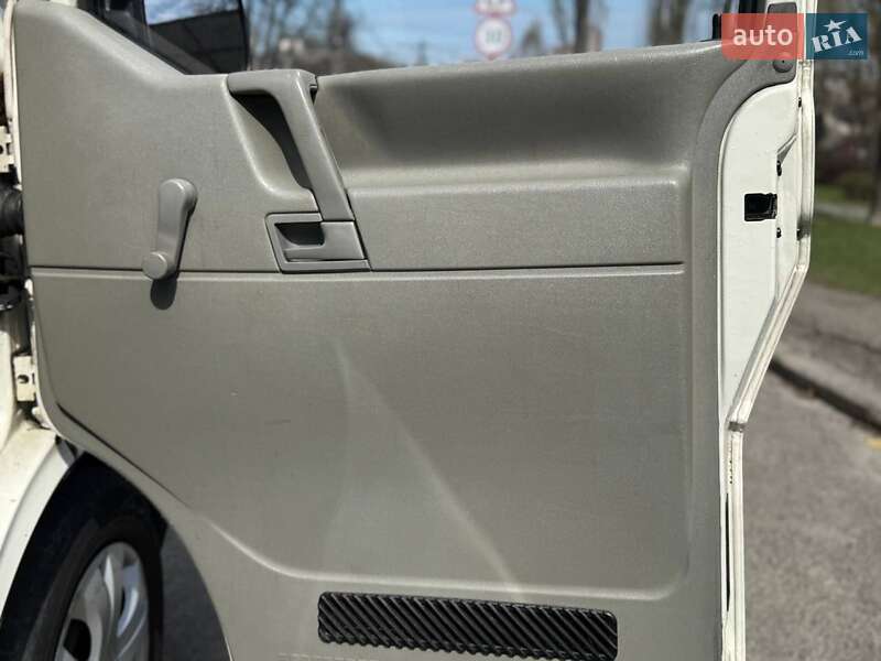 Мінівен Volkswagen Transporter 2000 в Києві