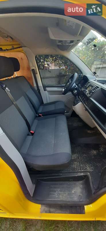 Грузовой фургон Volkswagen Transporter 2016 в Ровно