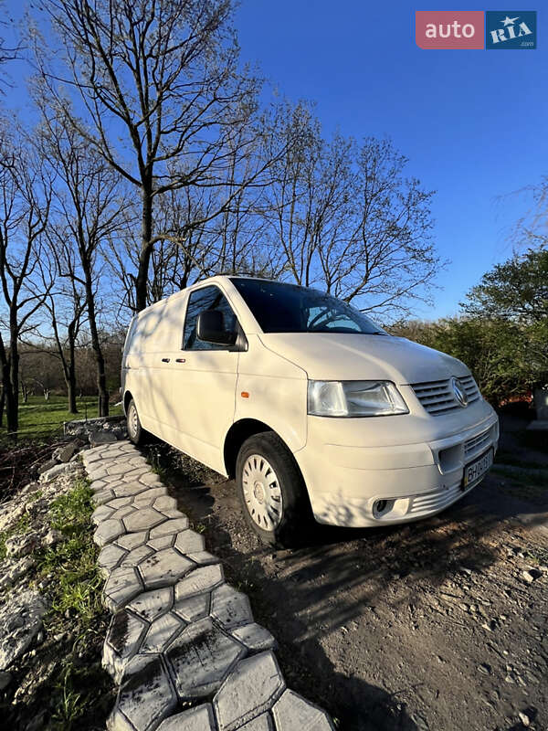 Грузовой фургон Volkswagen Transporter 2006 в Подольске