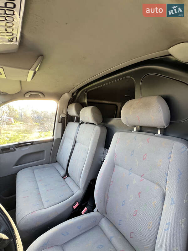 Грузовой фургон Volkswagen Transporter 2006 в Подольске