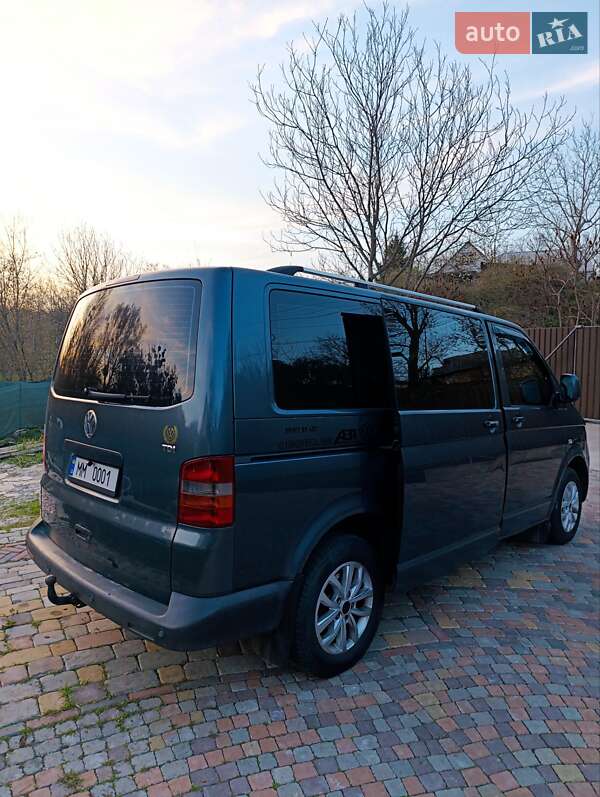 Минивэн Volkswagen Transporter 2004 в Обухове