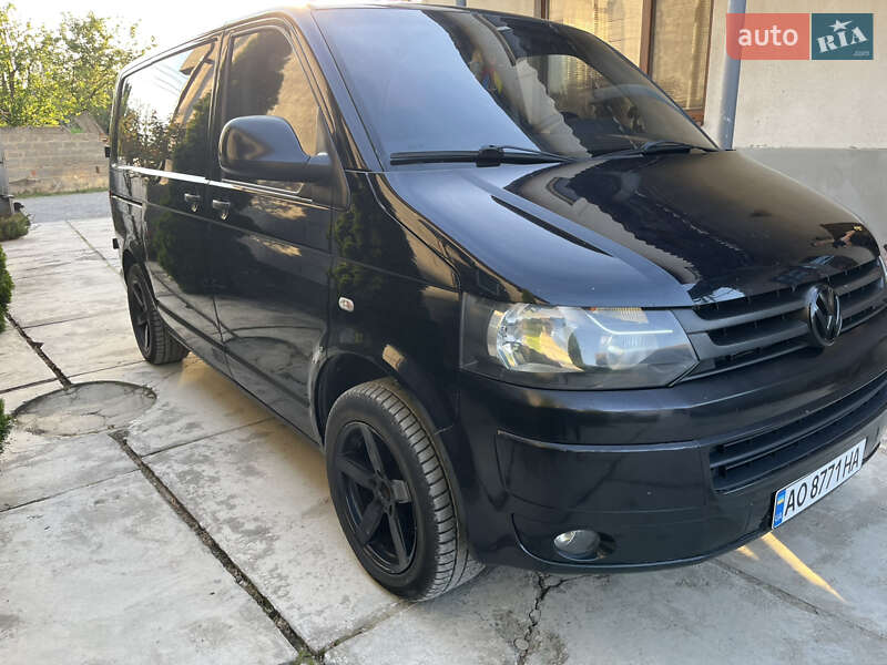 Вантажний фургон Volkswagen Transporter 2011 в Виноградові