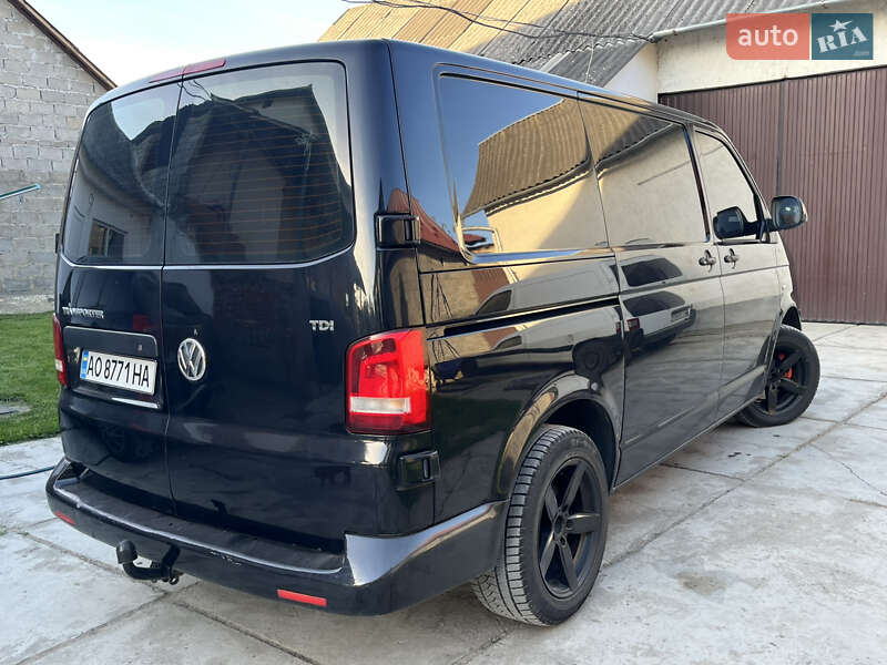 Вантажний фургон Volkswagen Transporter 2011 в Виноградові