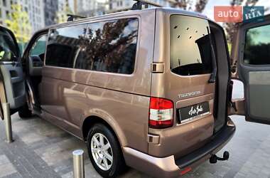 Минивэн Volkswagen Transporter 2010 в 