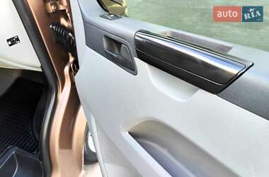 Минивэн Volkswagen Transporter 2010 в 