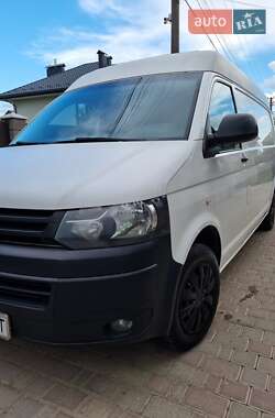 Вантажний фургон Volkswagen Transporter 2015 в Івано-Франківську