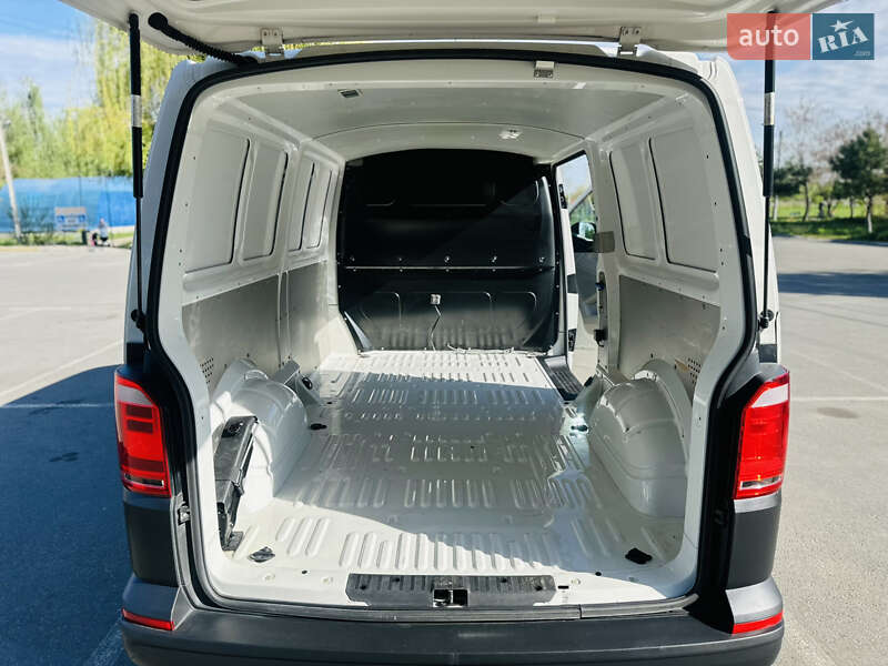 Вантажний фургон Volkswagen Transporter 2017 в Рівному