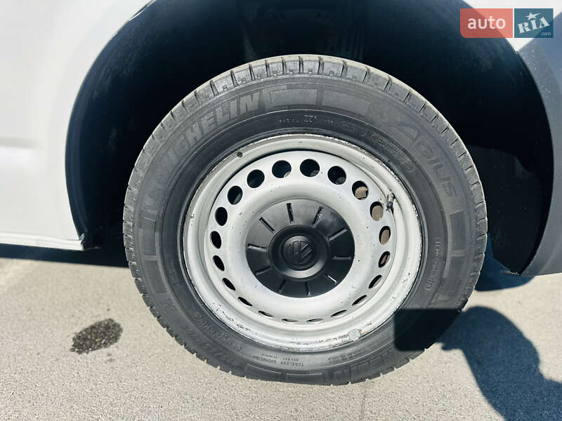 Вантажний фургон Volkswagen Transporter 2017 в Рівному
