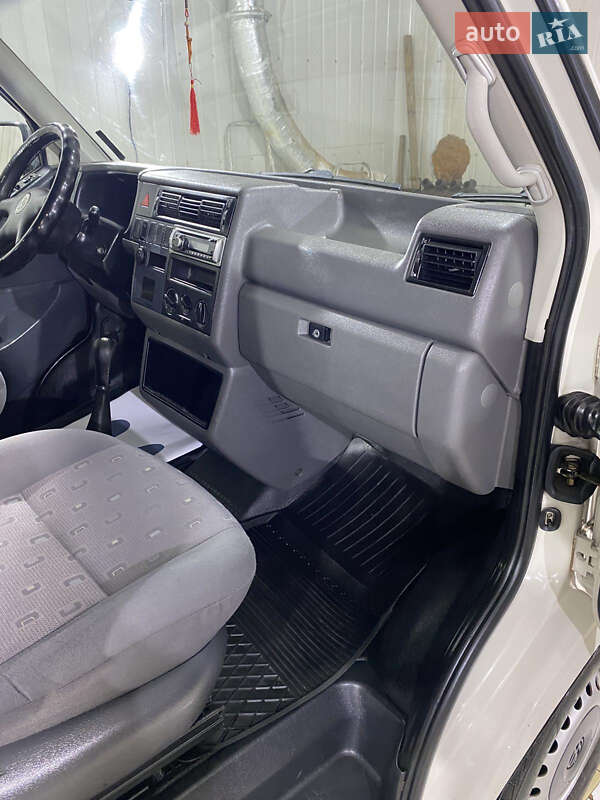 Минивэн Volkswagen Transporter 2001 в Косове