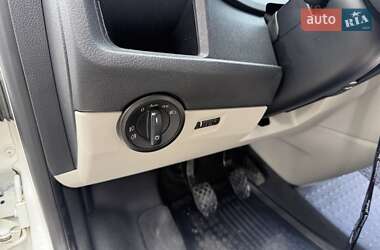 Минивэн Volkswagen Transporter 2016 в 
