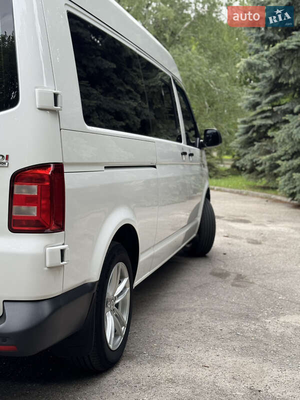 Минивэн Volkswagen Transporter 2016 в Краснограде