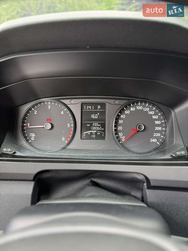 Минивэн Volkswagen Transporter 2016 в Краснограде