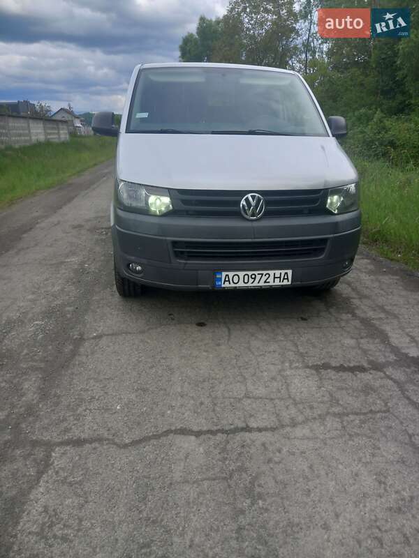 Грузовой фургон Volkswagen Transporter 2012 в Ужгороде