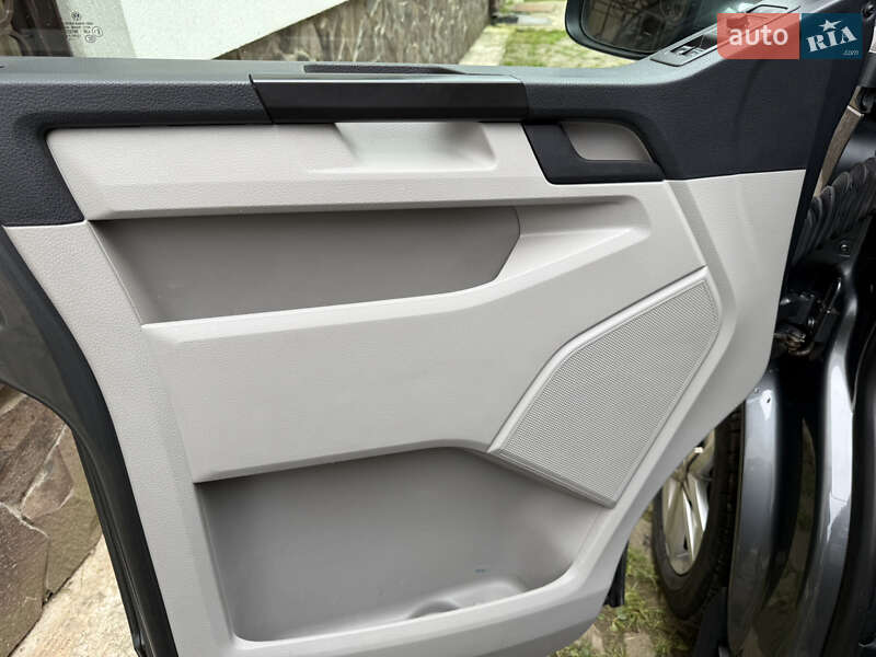 Вантажний фургон Volkswagen Transporter 2019 в Тячеві