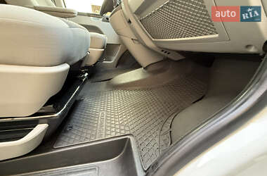 Минивэн Volkswagen Transporter 2015 в 