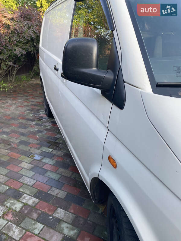 Вантажний фургон Volkswagen Transporter 2006 в Києві