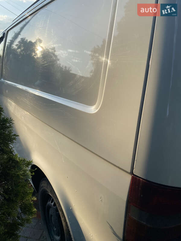 Вантажний фургон Volkswagen Transporter 2006 в Києві