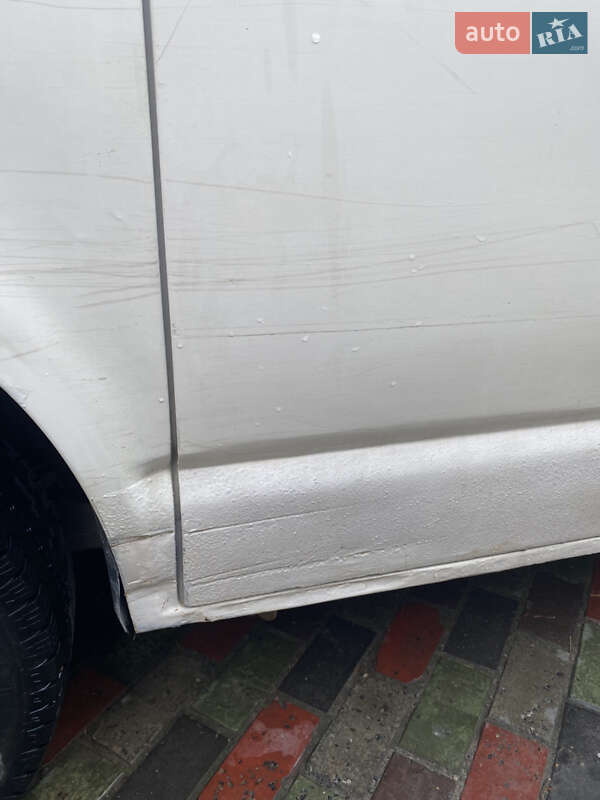 Вантажний фургон Volkswagen Transporter 2006 в Києві
