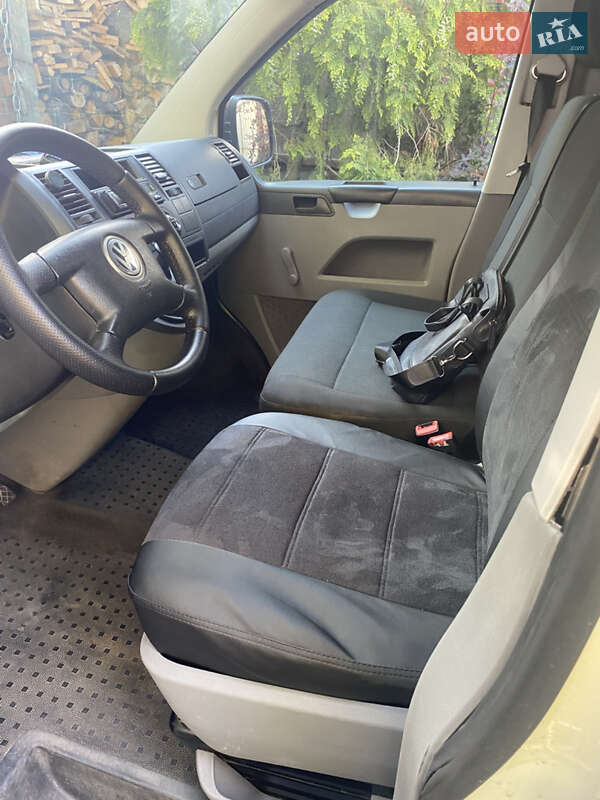 Вантажний фургон Volkswagen Transporter 2006 в Києві