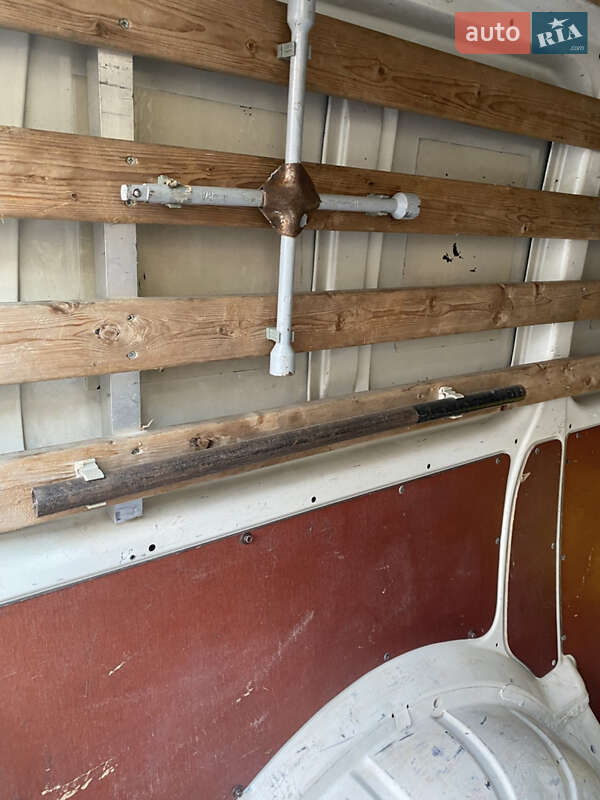 Вантажний фургон Volkswagen Transporter 2006 в Києві