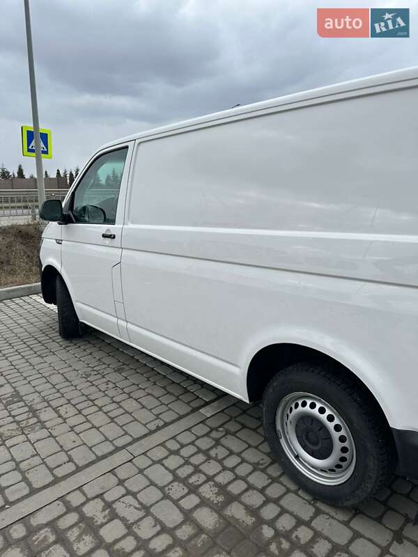 Вантажний фургон Volkswagen Transporter 2017 в Новодністровську