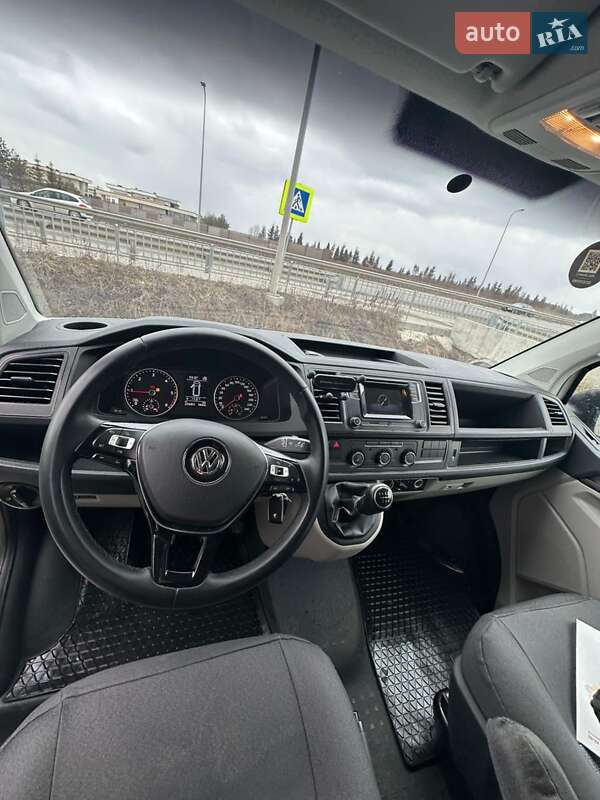Вантажний фургон Volkswagen Transporter 2017 в Новодністровську