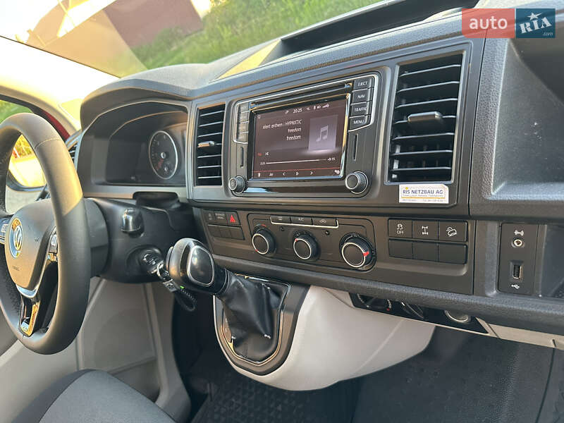 Минивэн Volkswagen Transporter 2016 в Ужгороде
