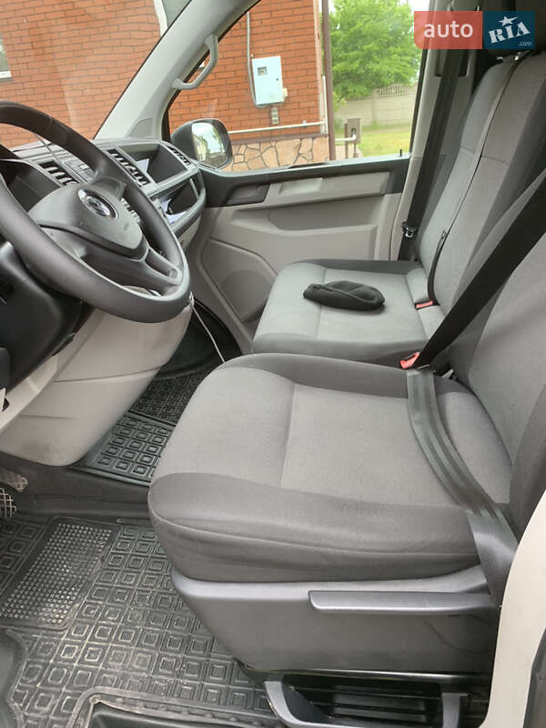 Минивэн Volkswagen Transporter 2016 в Ровно