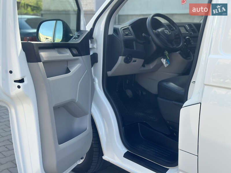 Вантажний фургон Volkswagen Transporter 2018 в Дубні
