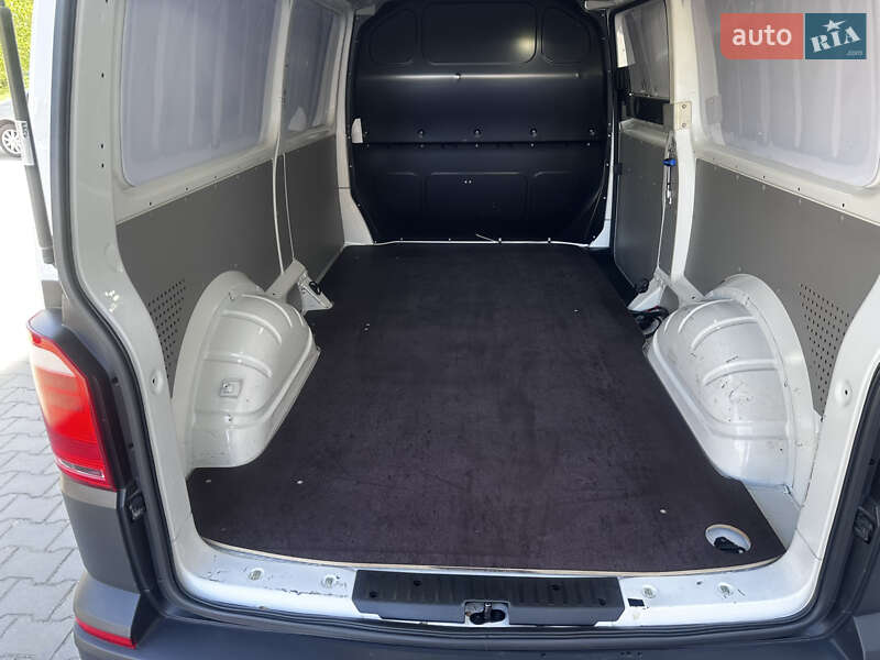 Вантажний фургон Volkswagen Transporter 2018 в Дубні