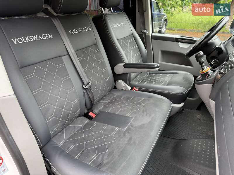 Мінівен Volkswagen Transporter 2014 в Тячеві