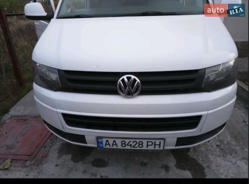 Минивэн Volkswagen Transporter 2010 в 