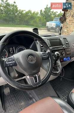 Минивэн Volkswagen Transporter 2010 в 