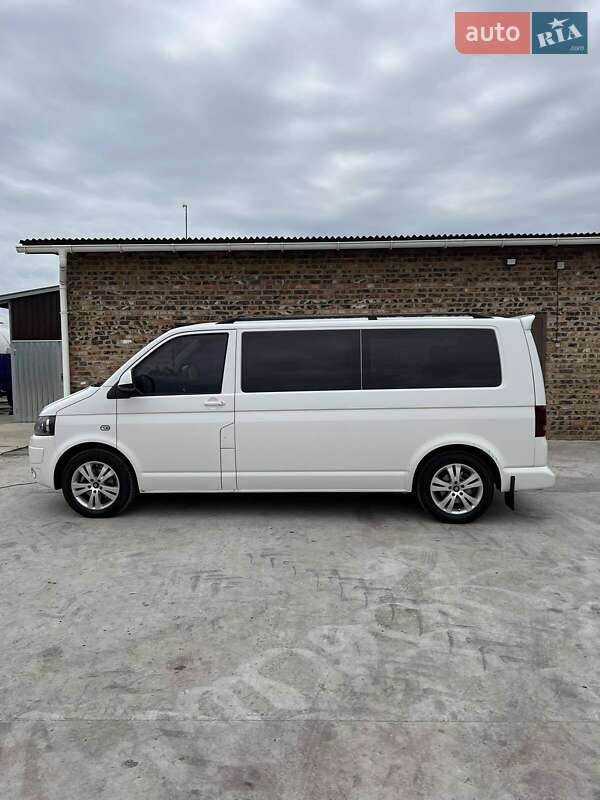 Минивэн Volkswagen Transporter 2010 в 