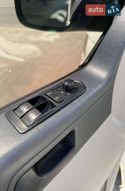 Грузовой фургон Volkswagen Transporter 2012 в 