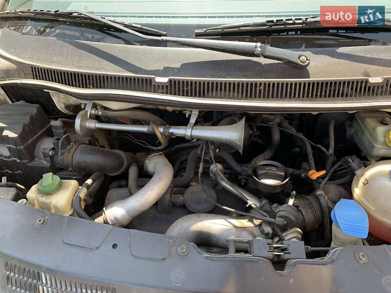 Минивэн Volkswagen Transporter 2005 в Помошной