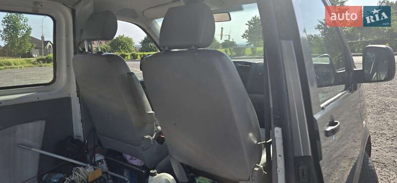 Грузовой фургон Volkswagen Transporter 2012 в Ужгороде
