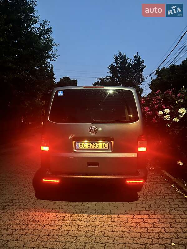 Грузовой фургон Volkswagen Transporter 2012 в Ужгороде