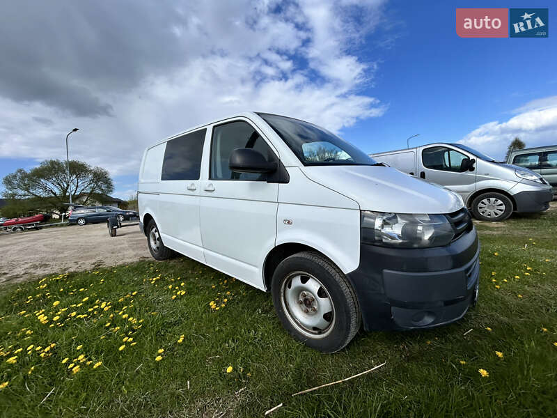 Минивэн Volkswagen Transporter 2010 в 