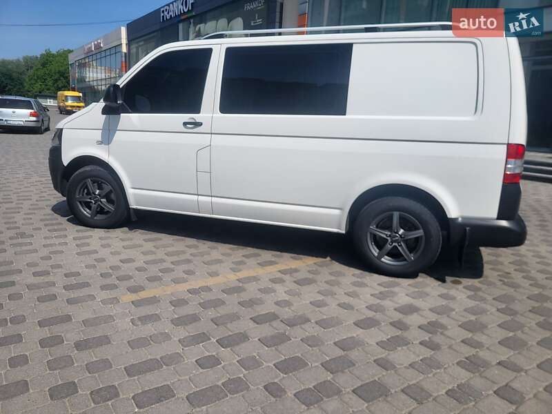 Грузопассажирский фургон Volkswagen Transporter 2015 в Хмельницком