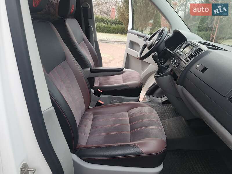 Грузопассажирский фургон Volkswagen Transporter 2015 в Хмельницком