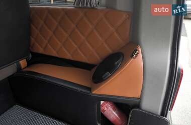 Минивэн Volkswagen Transporter 2012 в 