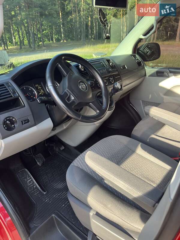 Вантажний фургон Volkswagen Transporter 2013 в Рокитному