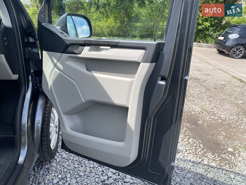 Минивэн Volkswagen Transporter 2018 в Дубно