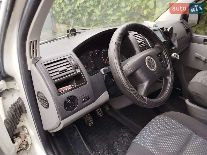 Грузовой фургон Volkswagen Transporter 2003 в Полтаве